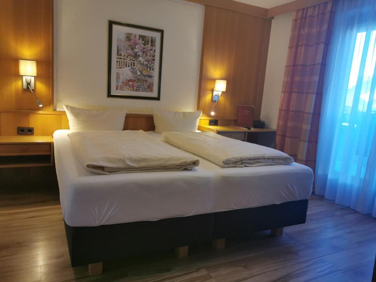 Hotel Landgasthof Zum Schildhauer Halfing ภายนอก รูปภาพ