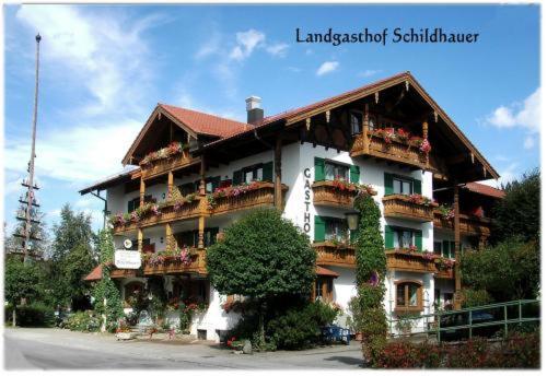 Hotel Landgasthof Zum Schildhauer Halfing ภายนอก รูปภาพ
