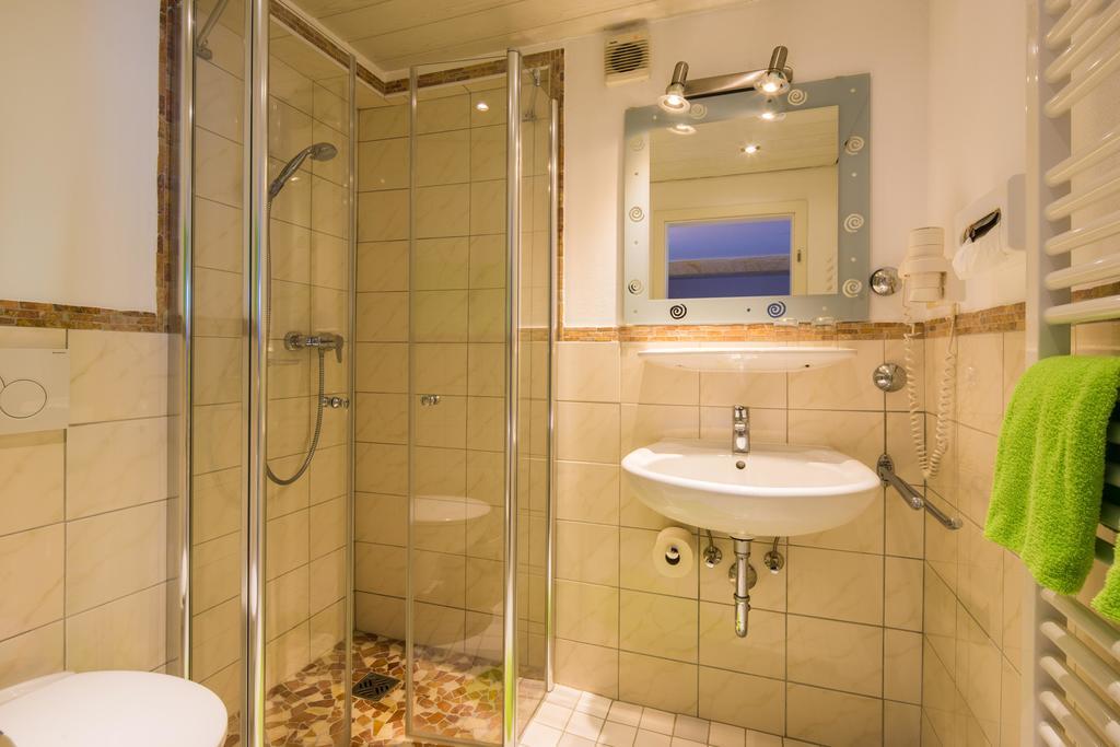 Hotel Landgasthof Zum Schildhauer Halfing ภายนอก รูปภาพ